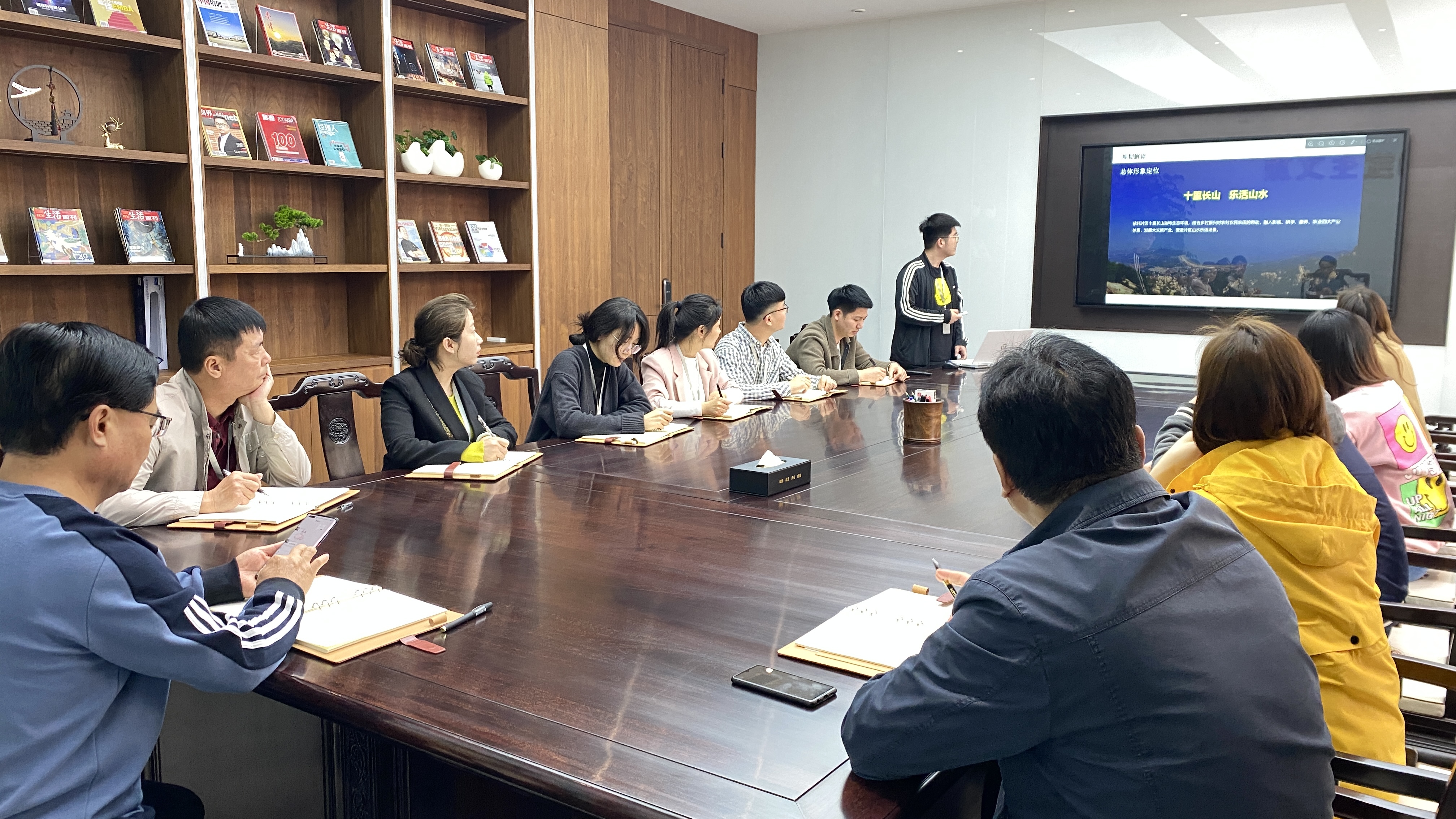 十里長山文化產(chǎn)業(yè)園影視基地核心啟動區(qū)景觀概念設(shè)計(jì)方案學(xué)習(xí)會